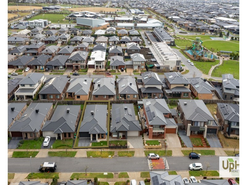 39 Powlett Drive, Clyde VIC 3978