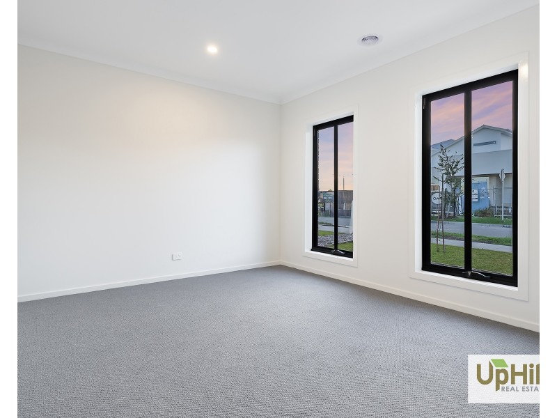 69 Shearjoy Loop, Clyde North VIC 3978