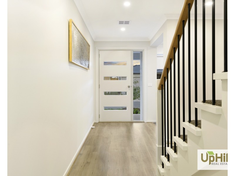 17 Clelland Way, Clyde North VIC 3978