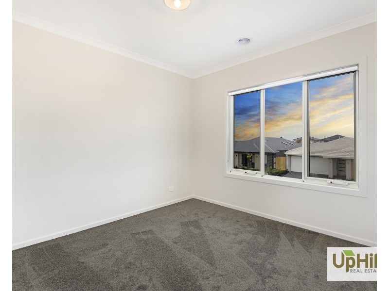 17 Clelland Way, Clyde North VIC 3978