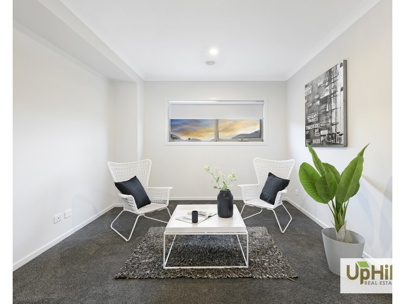 17 Clelland Way, Clyde North VIC 3978