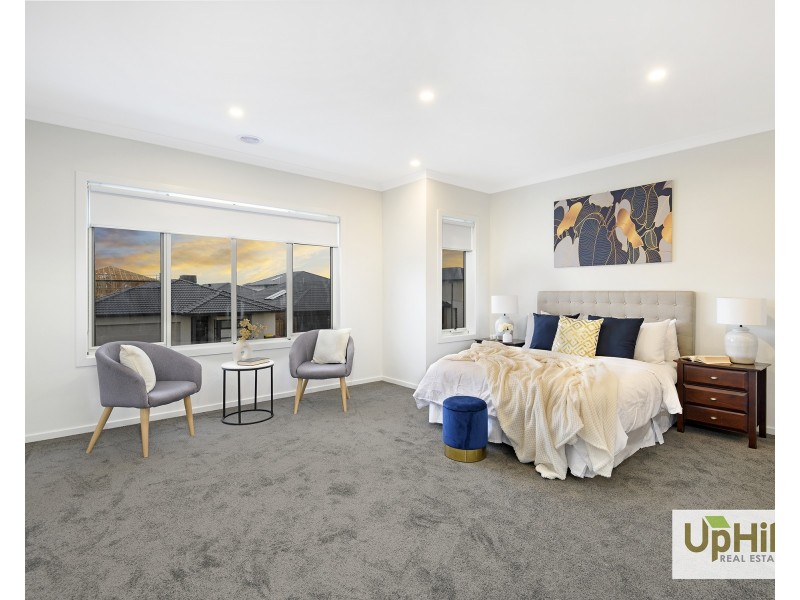 17 Clelland Way, Clyde North VIC 3978