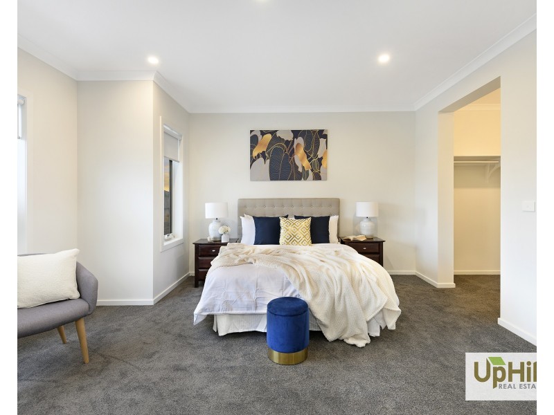 17 Clelland Way, Clyde North VIC 3978