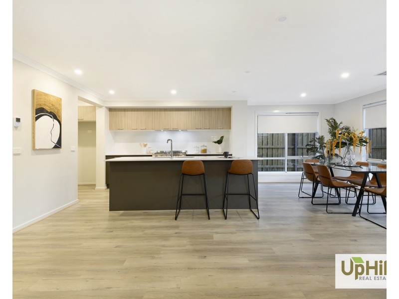 17 Clelland Way, Clyde North VIC 3978