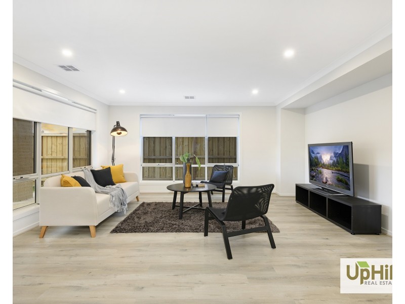 17 Clelland Way, Clyde North VIC 3978