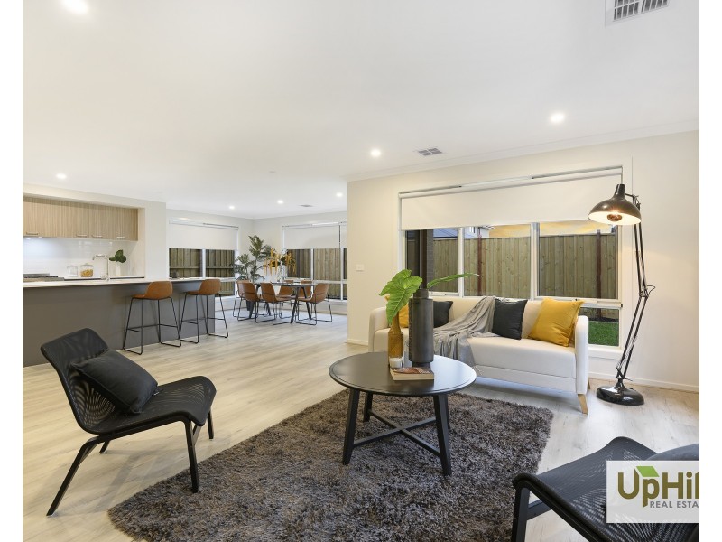 17 Clelland Way, Clyde North VIC 3978