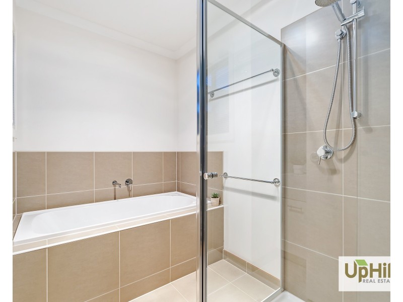 24 Bimberry Circuit, Clyde VIC 3978