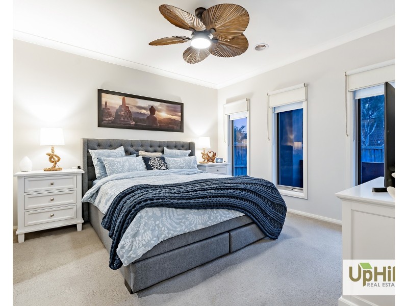 4 Esk Street, Clyde North VIC 3978