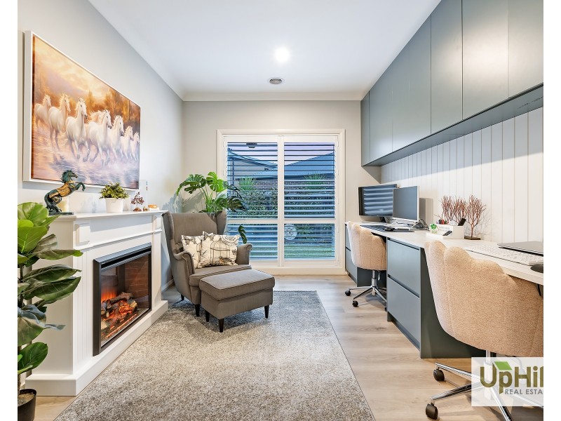 4 Esk Street, Clyde North VIC 3978