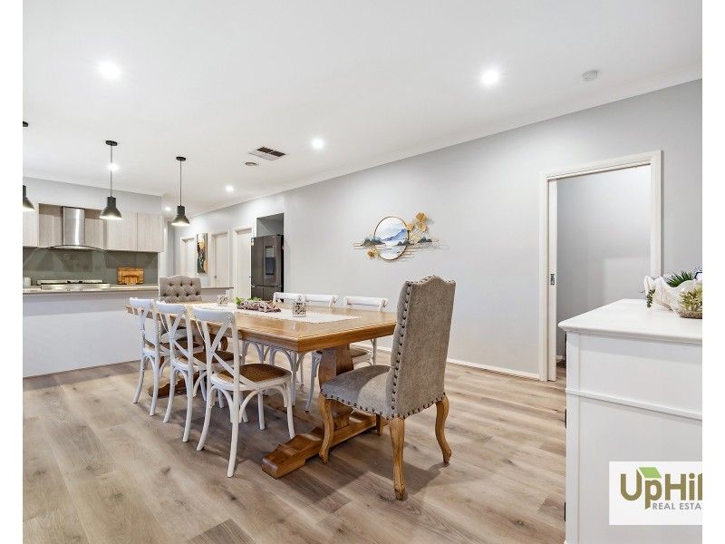 4 Esk Street, Clyde North VIC 3978