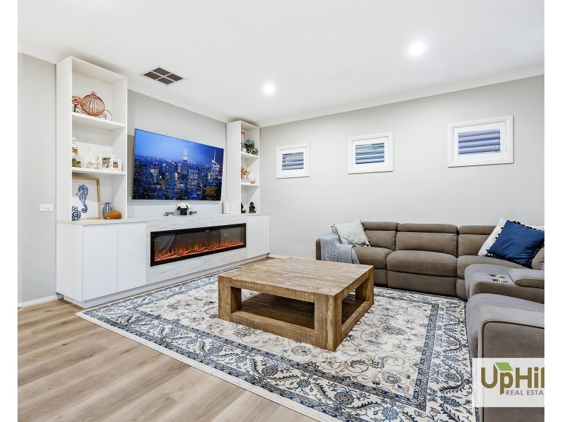 4 Esk Street, Clyde North VIC 3978