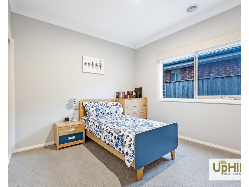 4 Esk Street, Clyde North VIC 3978