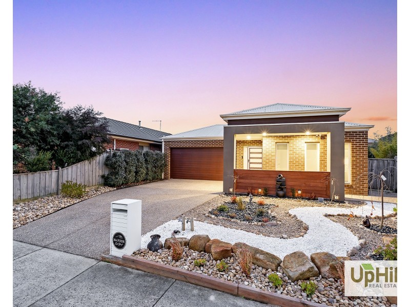 4 Esk Street, Clyde North VIC 3978