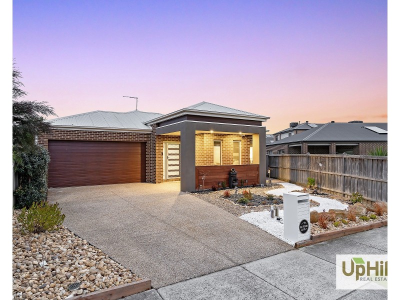 4 Esk Street, Clyde North VIC 3978