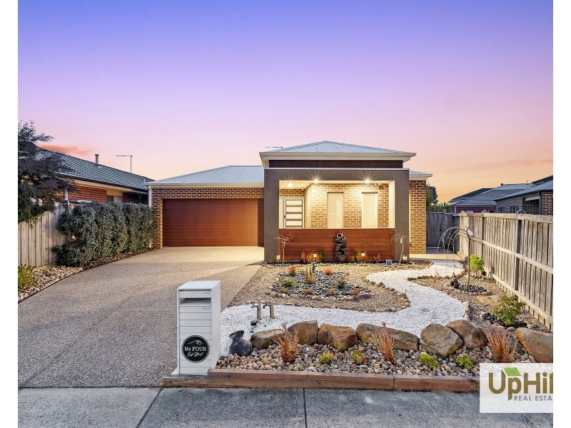 4 Esk Street, Clyde North VIC 3978