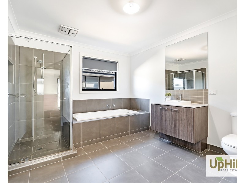 12  Treehouse Avenue, Clyde VIC 3978