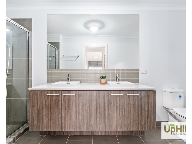 12  Treehouse Avenue, Clyde VIC 3978