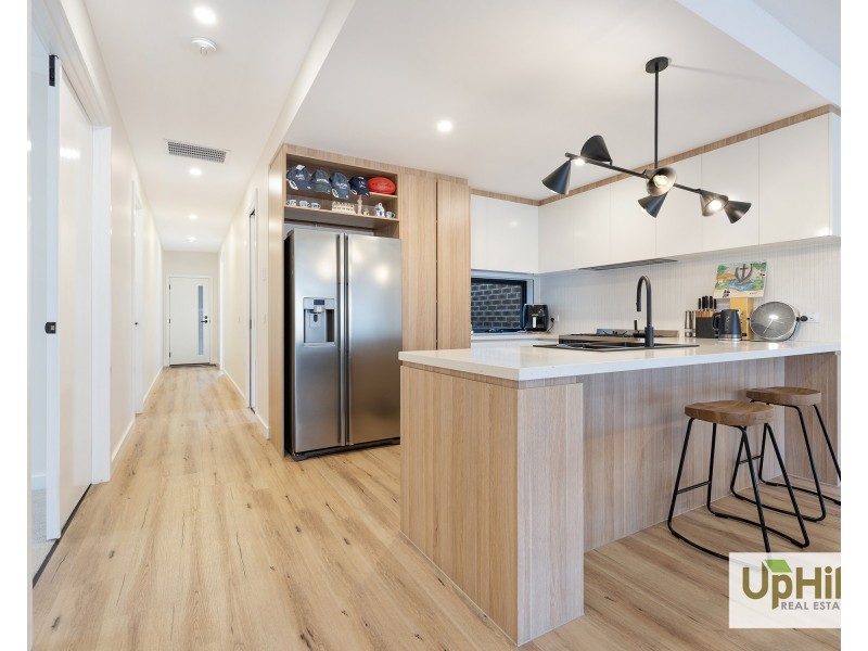 8 Pesaro Street, Clyde VIC 3978