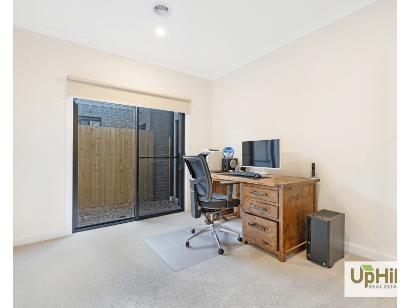 8 Pesaro Street, Clyde VIC 3978