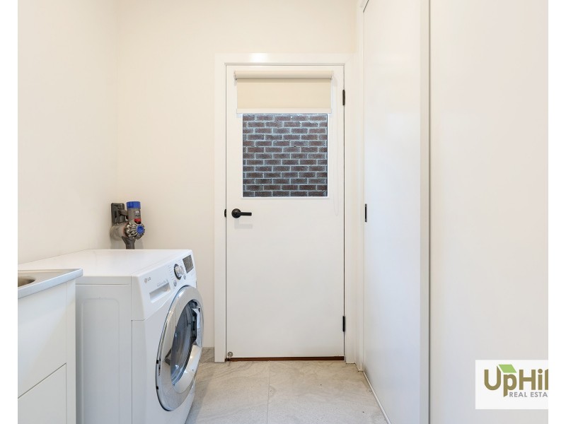 8 Pesaro Street, Clyde VIC 3978