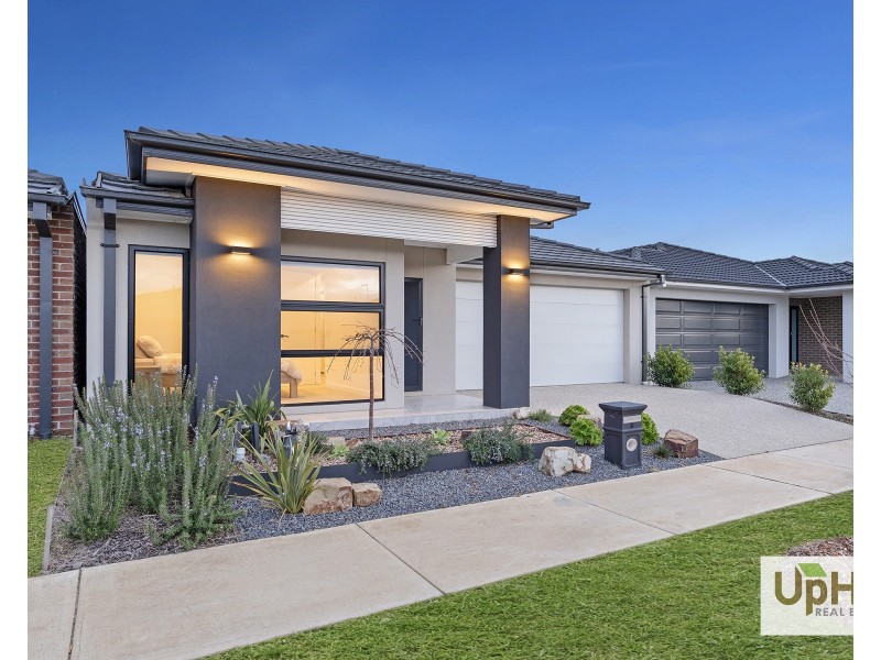 8 Pesaro Street, Clyde VIC 3978