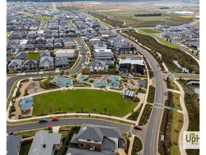 12 Lensing Street, Clyde North VIC 3978