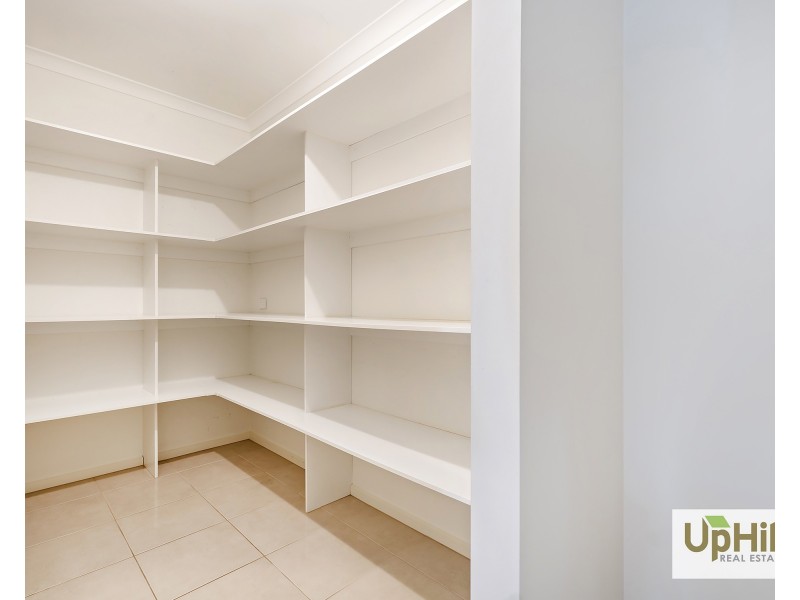 8 Enchantment Way, Clyde VIC 3978