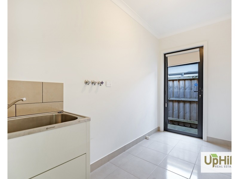 8 Enchantment Way, Clyde VIC 3978