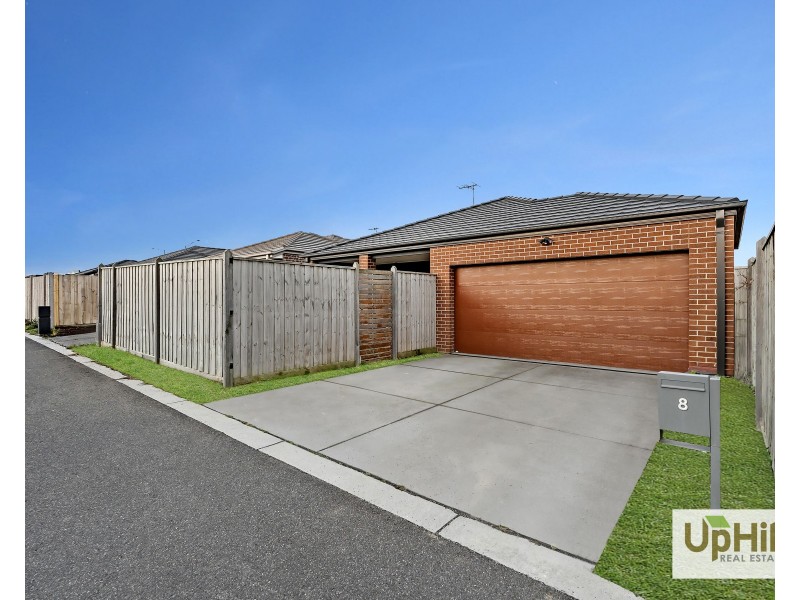 8 Enchantment Way, Clyde VIC 3978