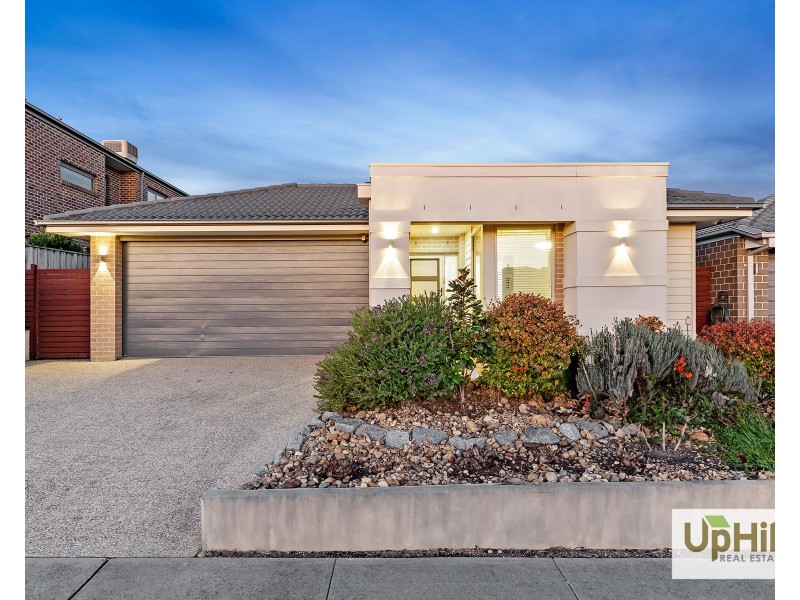 64 Como Parade, Clyde North VIC 3978