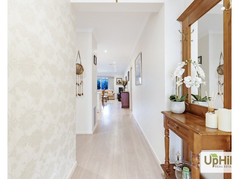 64 Como Parade, Clyde North VIC 3978