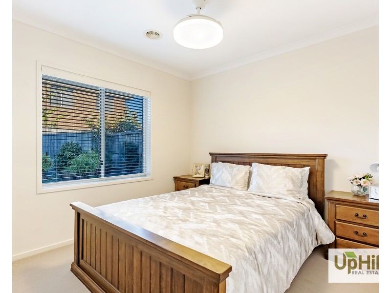 64 Como Parade, Clyde North VIC 3978