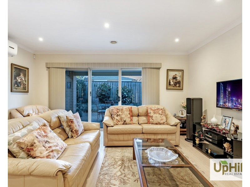 64 Como Parade, Clyde North VIC 3978