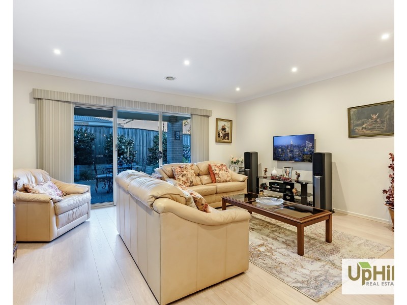 64 Como Parade, Clyde North VIC 3978