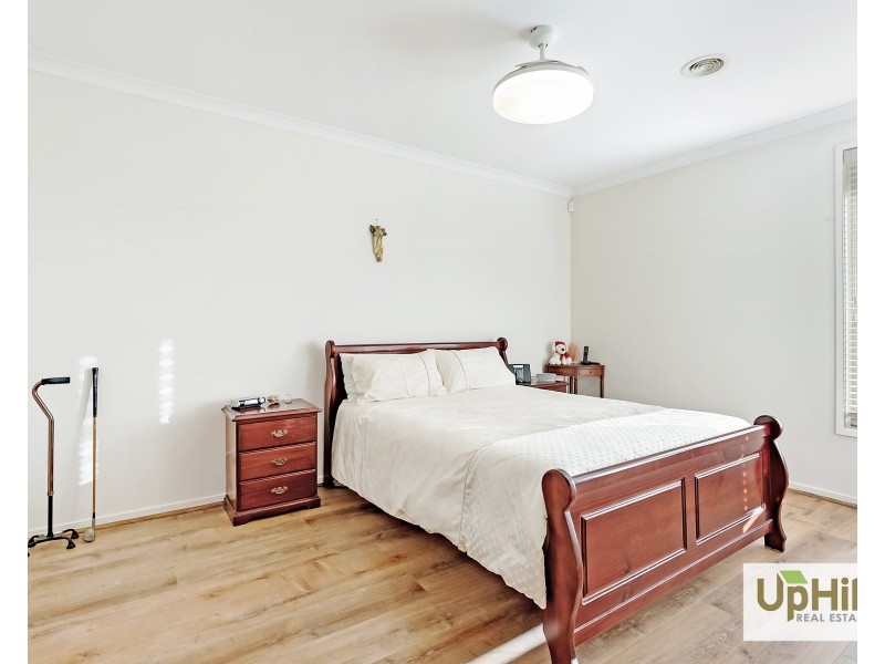 64 Como Parade, Clyde North VIC 3978