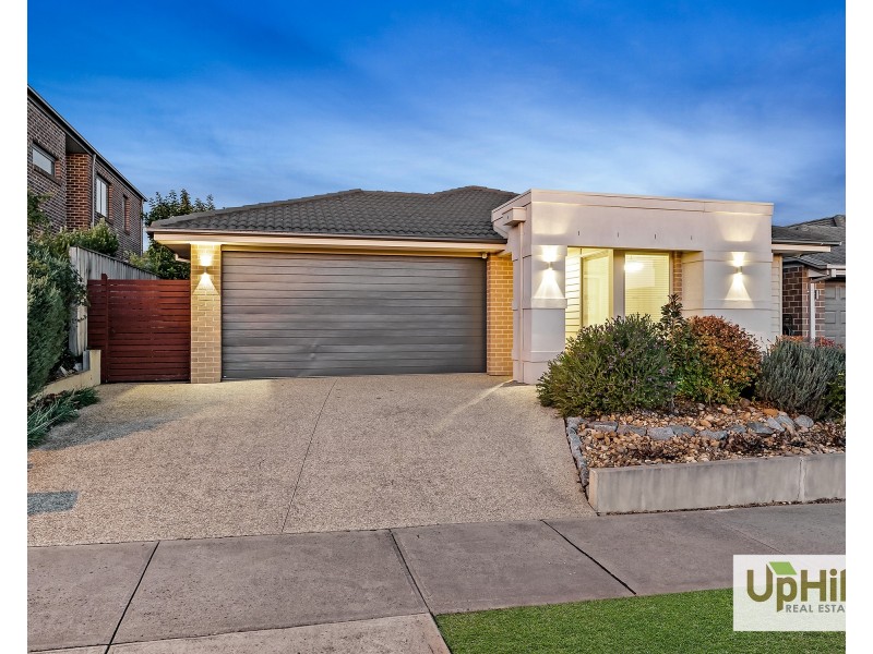 64 Como Parade, Clyde North VIC 3978