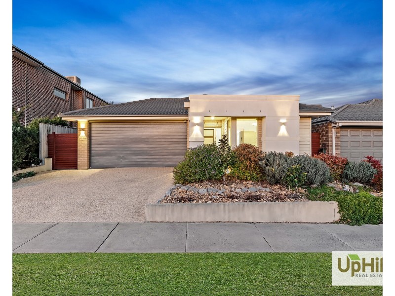64 Como Parade, Clyde North VIC 3978