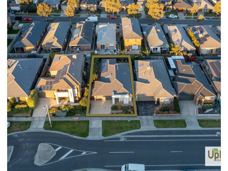 64 Como Parade, Clyde North VIC 3978