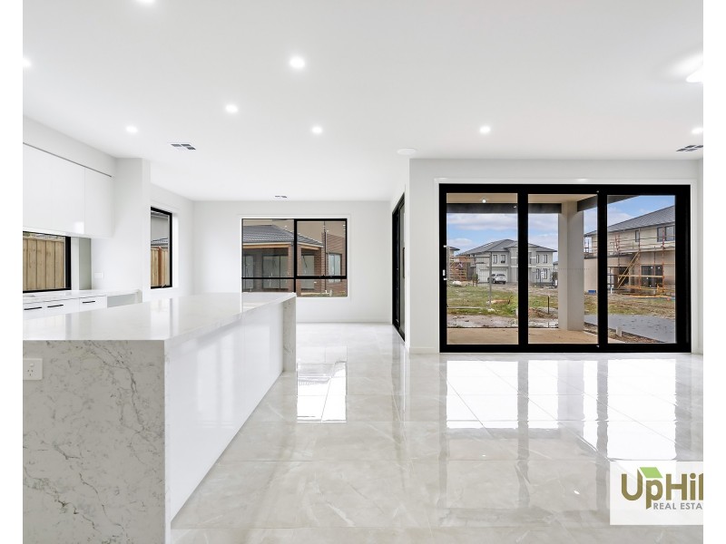 13 Berrenda Street, Clyde North VIC 3978