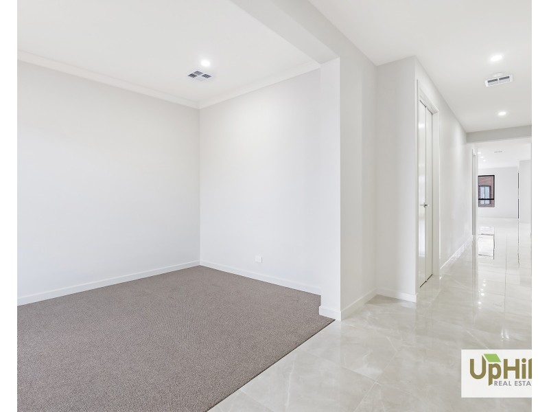 13 Berrenda Street, Clyde North VIC 3978