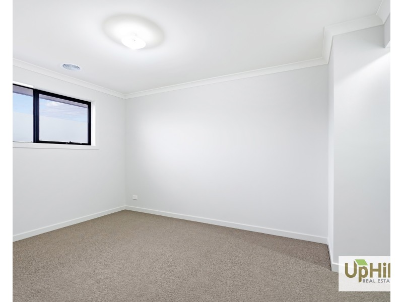 13 Berrenda Street, Clyde North VIC 3978