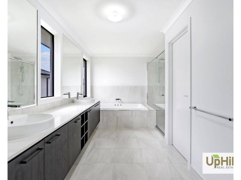 13 Berrenda Street, Clyde North VIC 3978