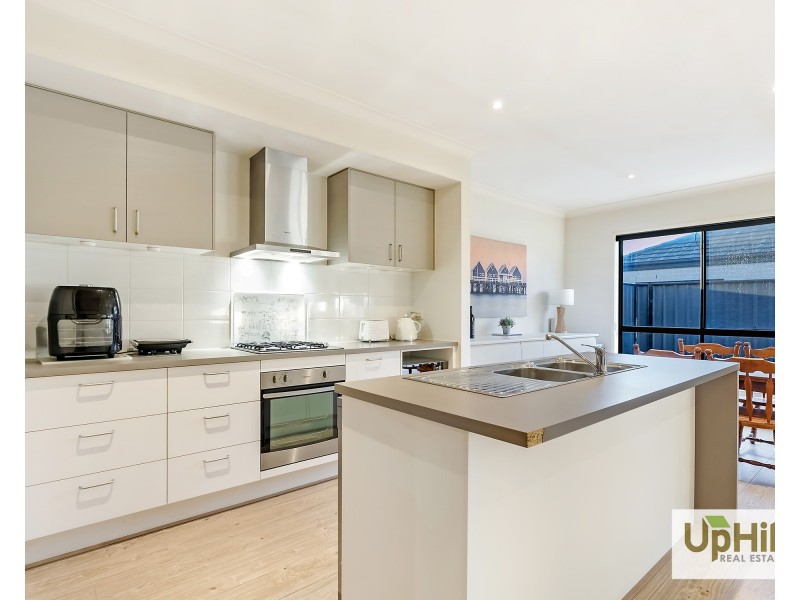 22 Kilmarnock Way, Clyde North VIC 3978