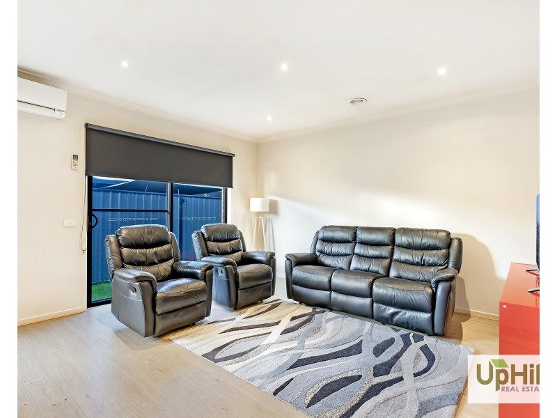 22 Kilmarnock Way, Clyde North VIC 3978