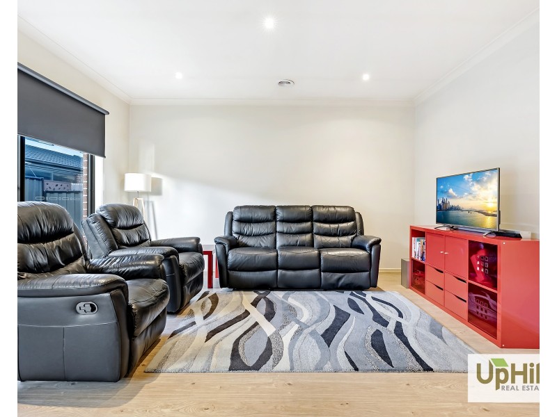 22 Kilmarnock Way, Clyde North VIC 3978