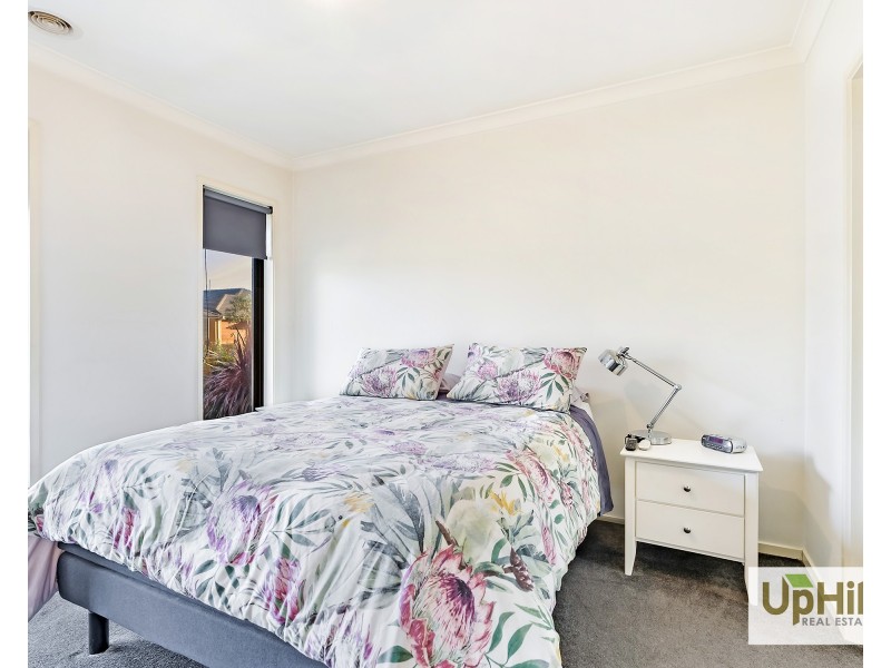 22 Kilmarnock Way, Clyde North VIC 3978