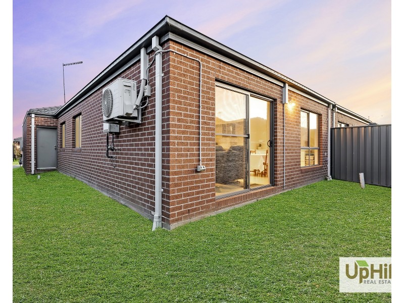 22 Kilmarnock Way, Clyde North VIC 3978