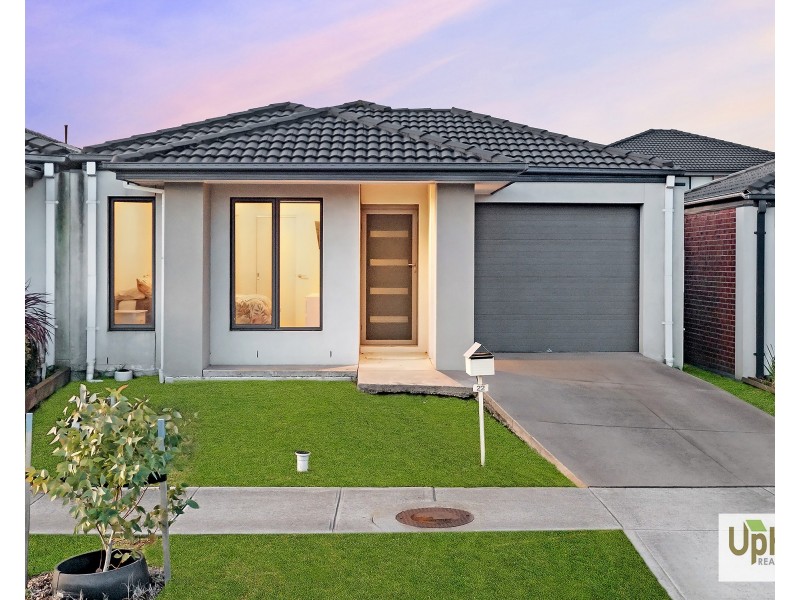 22 Kilmarnock Way, Clyde North VIC 3978