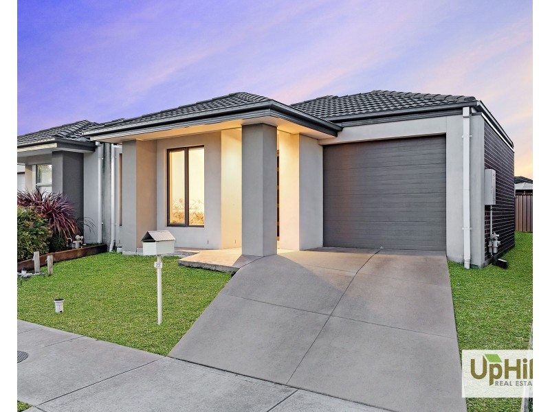 22 Kilmarnock Way, Clyde North VIC 3978