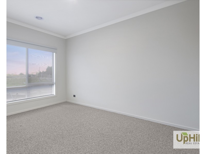 8 Somers Street, Cranbourne East VIC 3977